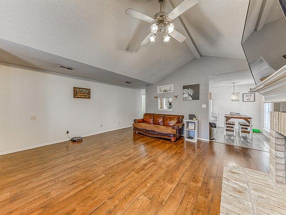 5th image of 202 Lancelot Dr