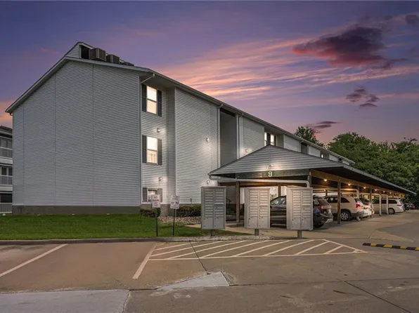 2427 NE 68th St, Gladstone, MO 64118