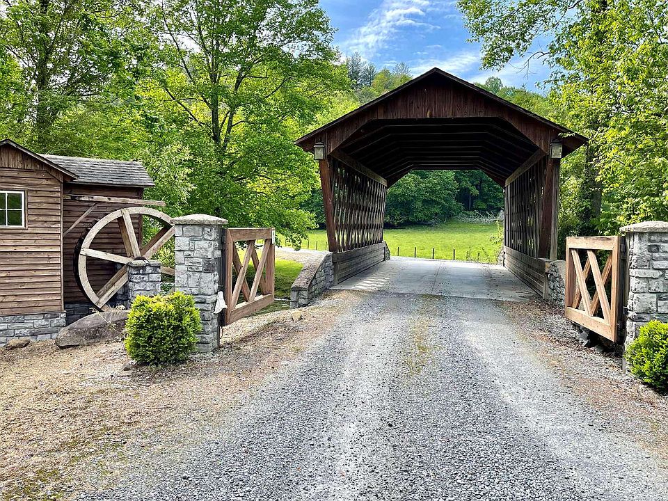 1st image of 17 Pickett Mill Ln