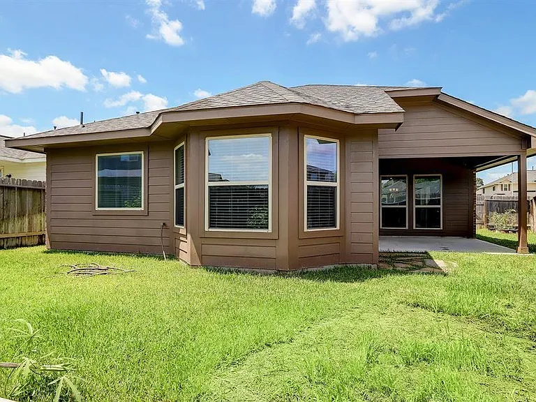 15718 Whispering Green Dr — Photo 13