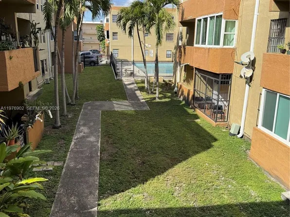 6070 W 18th Ave APT 209, Hialeah, FL 33012