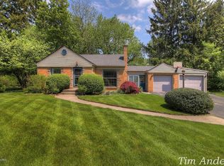 2726 Riverside Dr NE, Grand Rapids, MI 49505