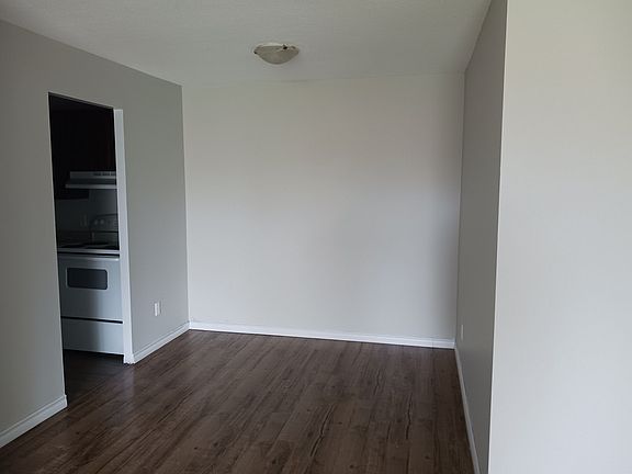 5th image of 306 Carling St