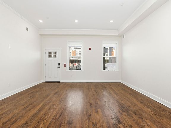 5th image of 2926 W Oxford St Front A