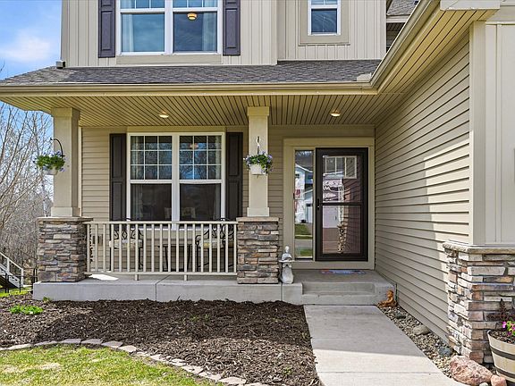 3rd image of 16048 Sapphire St NW