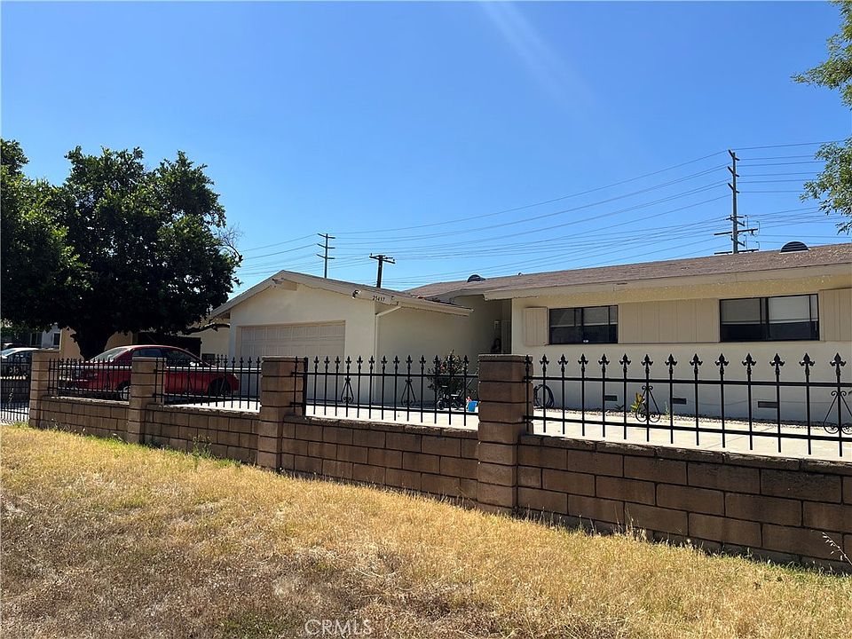 1st image of 25437 E Edgemont Dr