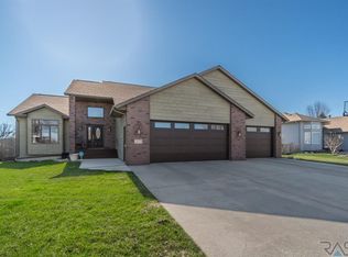 2013 S Campbell Trl, Sioux Falls, SD 57106