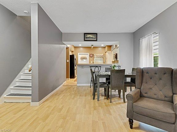 5th image of 456 Margaret St