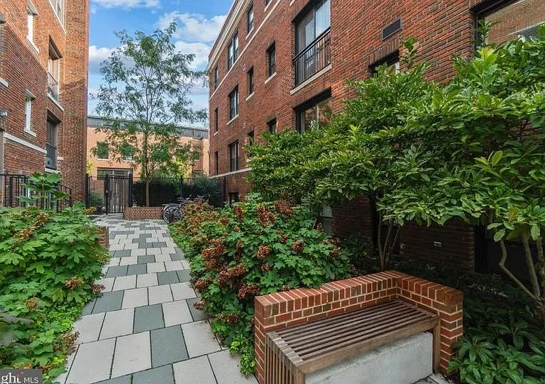 Courtyard with private bike storage