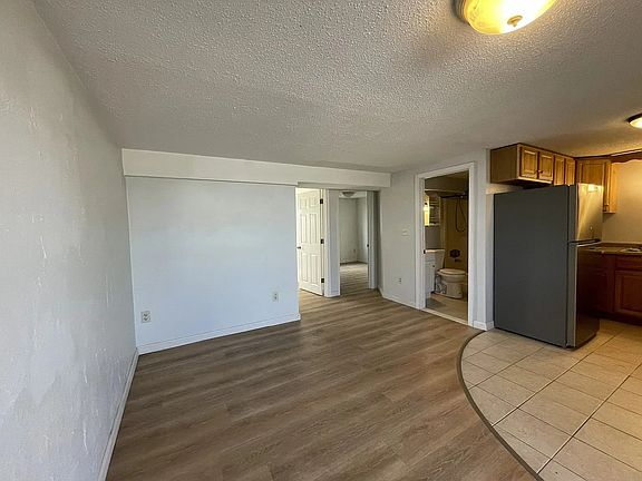 5th image of 190 Ashworth Ave #1B