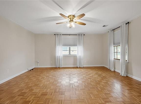 2nd image of 404 Beverly Garden Dr