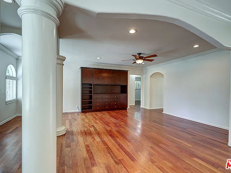 15601 Morrison St — Photo 3