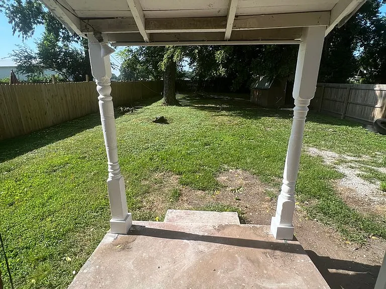 2142 W Chestnut St — Photo 10