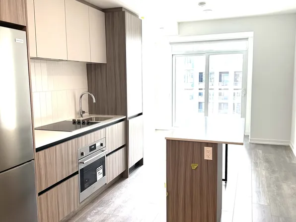 8 Beverley Glen Blvd, Vaughan, ON