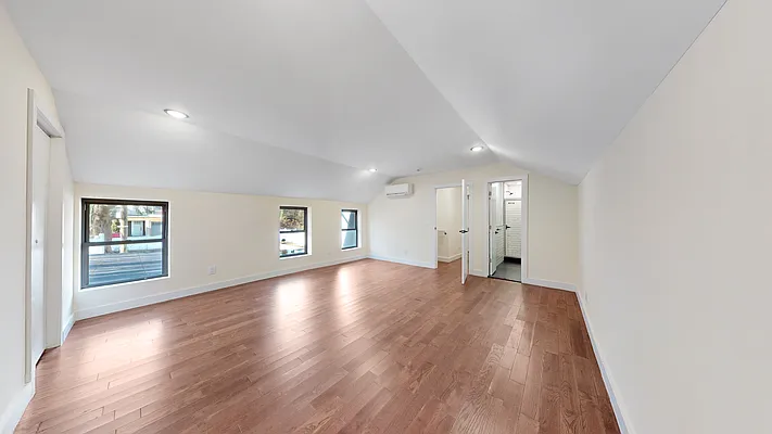 Sold by Remax Edge | media 15