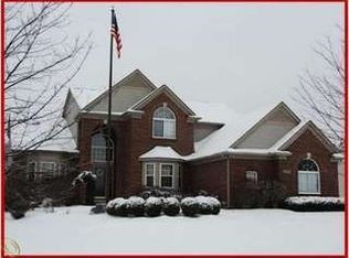 30439 Ridge Ct, New Hudson, MI 48165