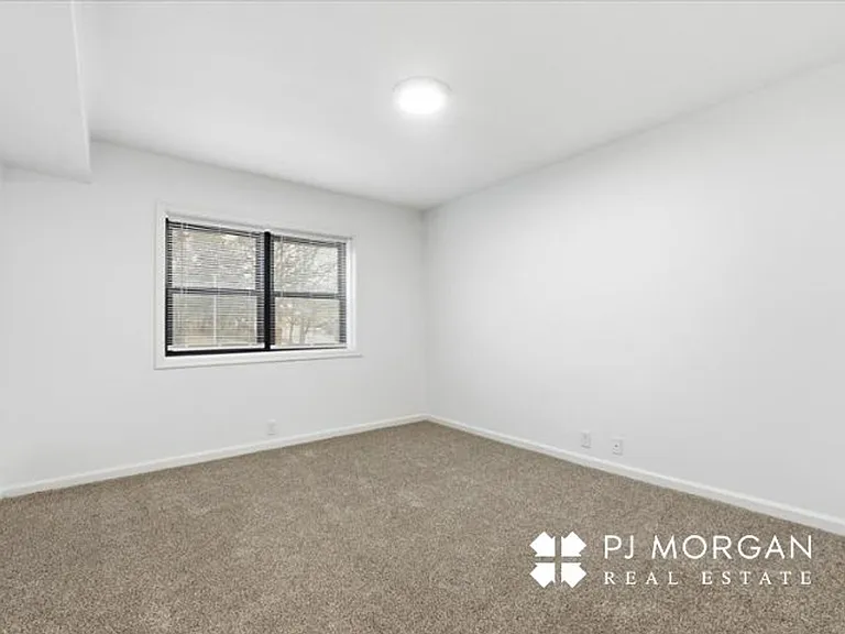 Fernshire Apartments — Photo 11