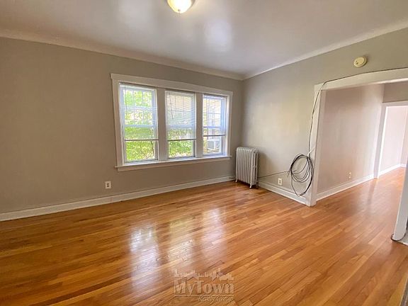 2nd image of 2463 W Gunnison St #2