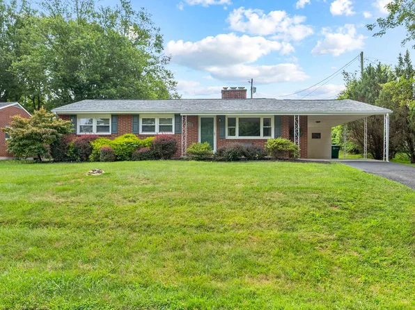 108 3rd St, Christiansburg, VA 24073