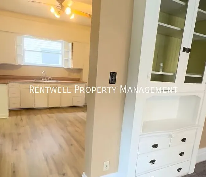 323 Boyles Ave — Photo 10