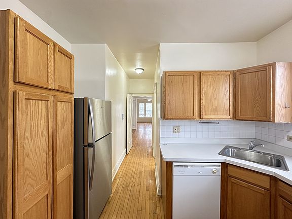 4th image of 2010 W Grace St #3
