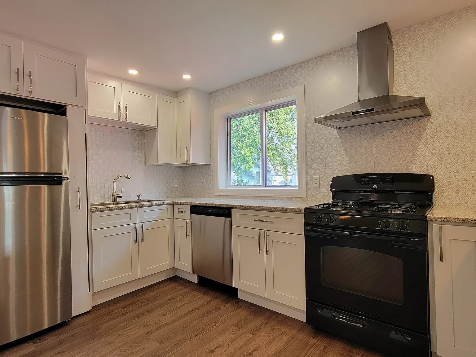 2 bed, 1100 sqft, $1,200 — Photo 3