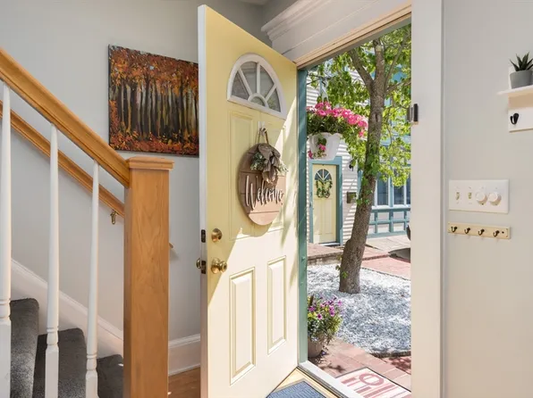 64 Centre Ave #1, Abington, MA 02351