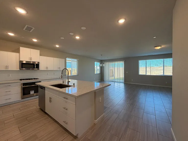660 Atlantica Dr S — Photo 4