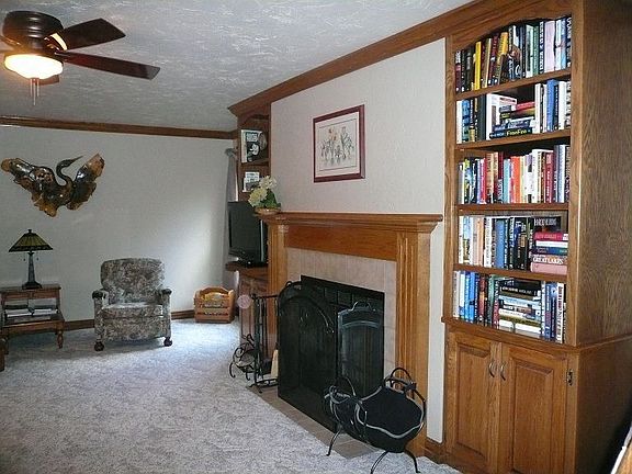 3rd image of 2134 Oakwood Dr
