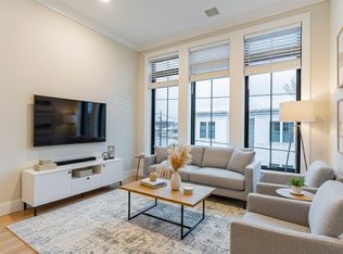 155 Everett St #305, Boston, MA 02128