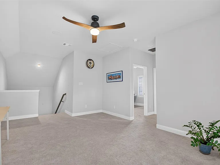2524 Hagerman Ct — Photo 32