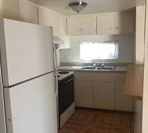5th image of 484 Albert Ave APT 1