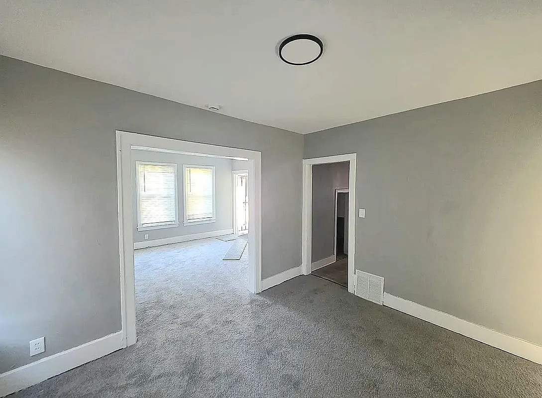 2 bed, 1.0 bath, 1055 sqft, $1,100 — Photo 3