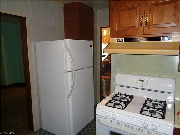 3rd image of 238 Bank Ln SE