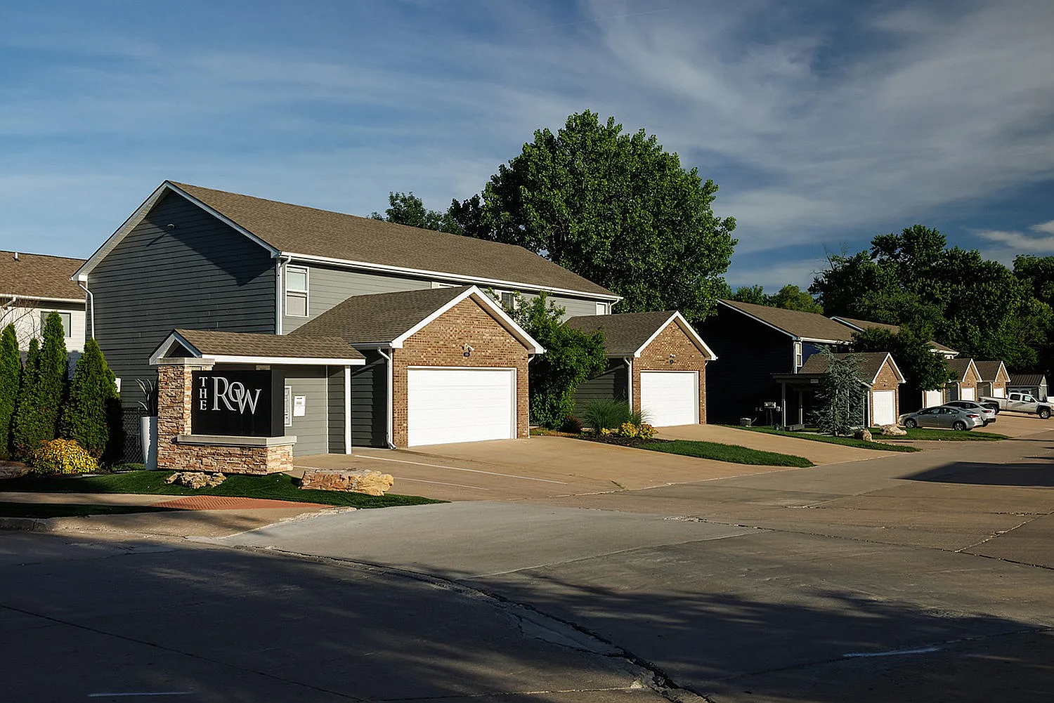 The Row — Photo 2