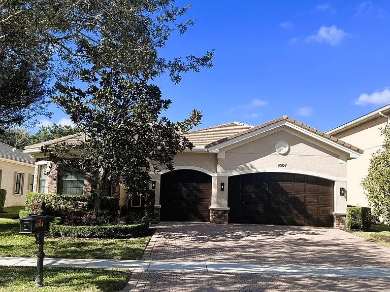 9504 Equus Cir — Photo 1