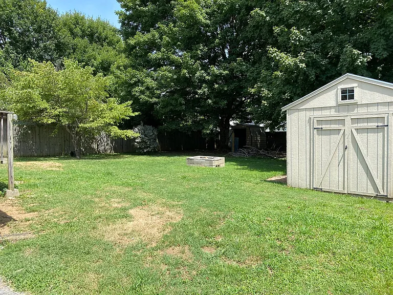 408 Henderson Dr — Photo 13