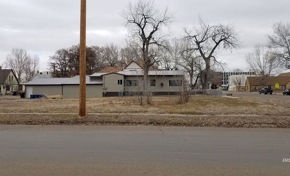 2nd image of 208 N 8th St