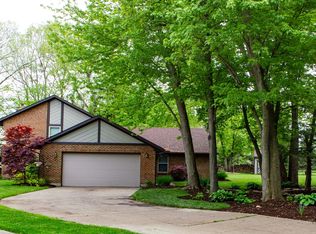 1133 Green Tree Dr, Centerville, OH 45429