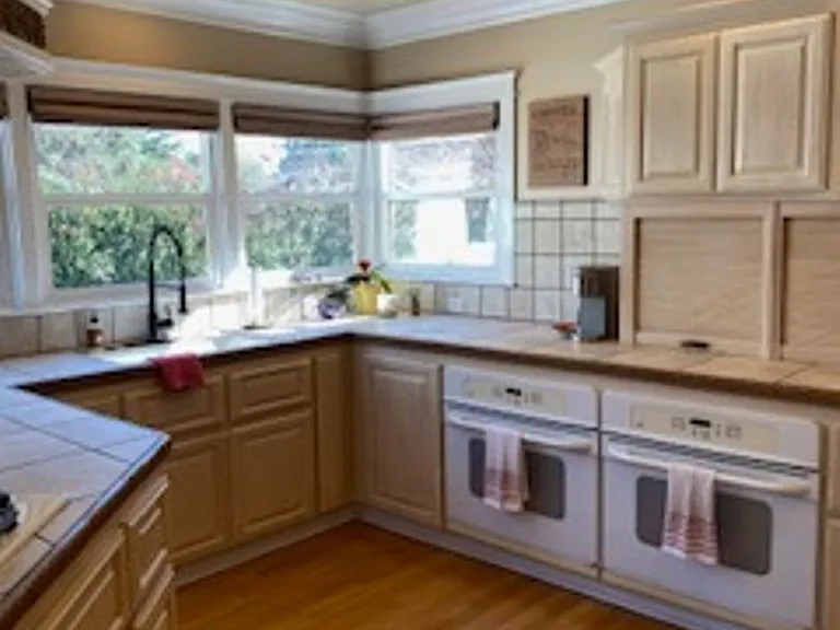 1420 W Kaweah Ave — Photo 2