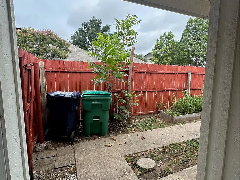 201 E Windsor Dr — Photo 29