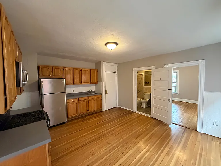 107 Gold St #1B — Photo 7