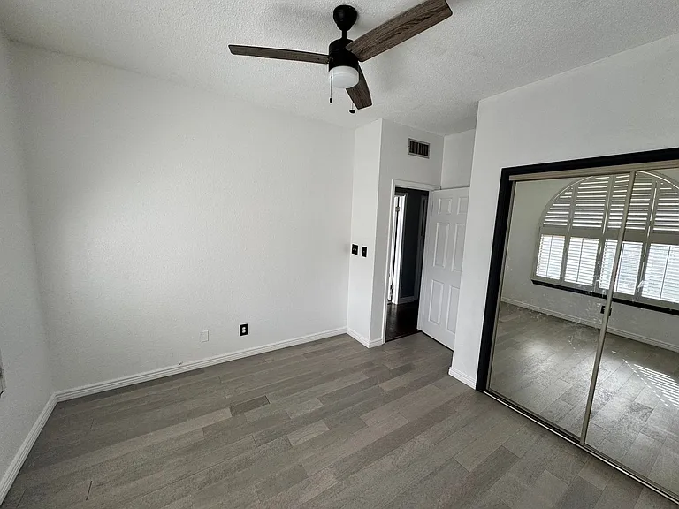 4618 N Stanton St #C18 — Photo 12