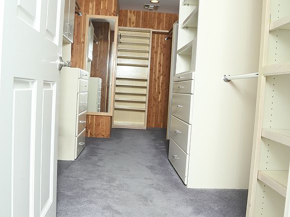 4th image of 16741 Knollwood Dr