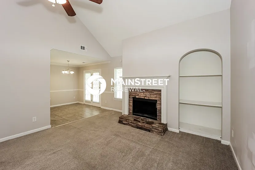 714 Rosewood Cir — Photo 2