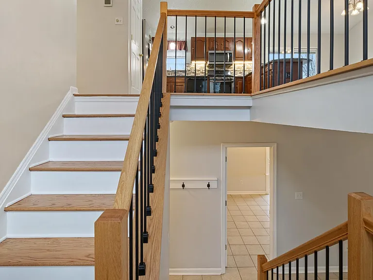 359 Montgomery Cir — Photo 16