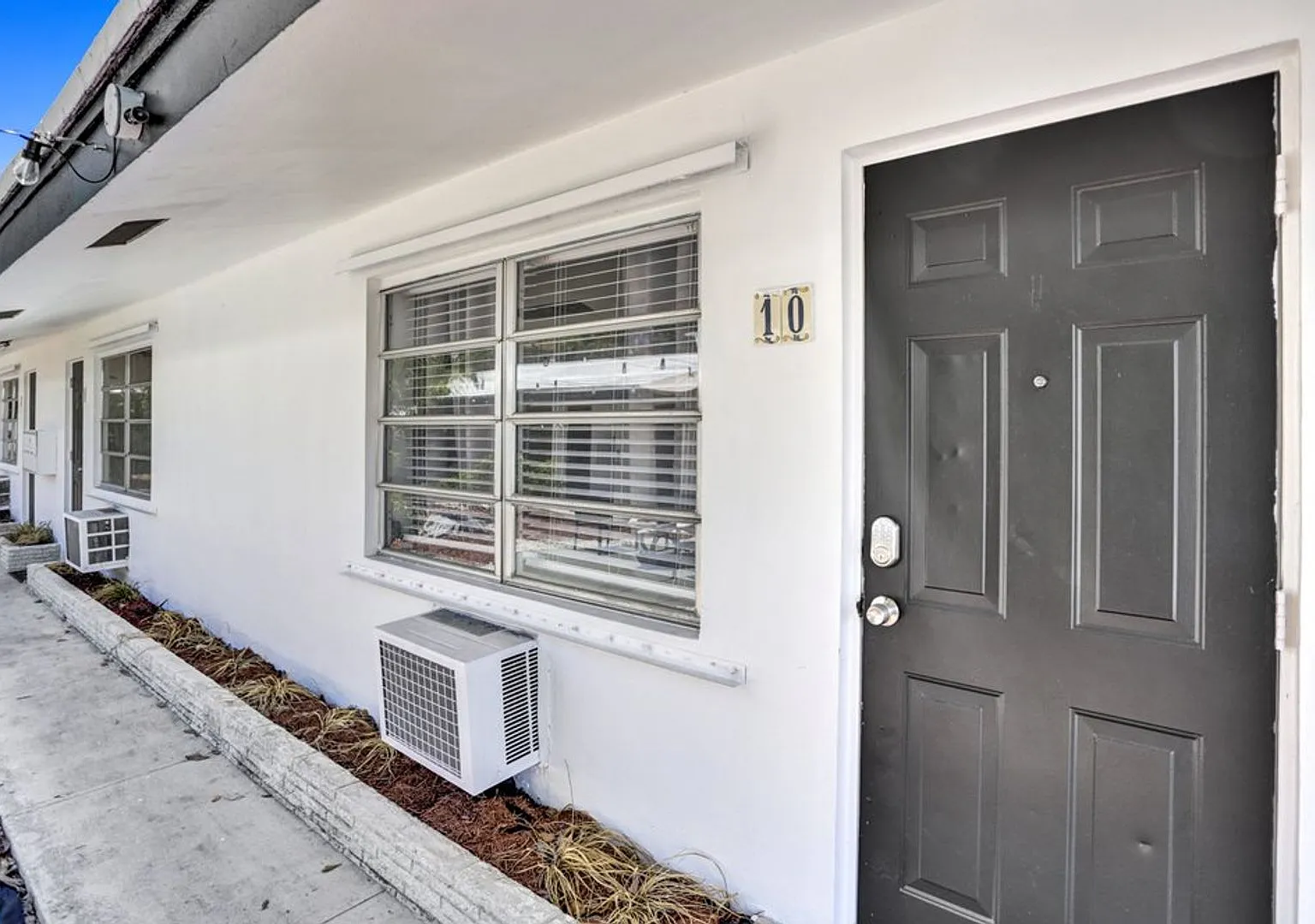 820 NE 16th Ave — Photo 3