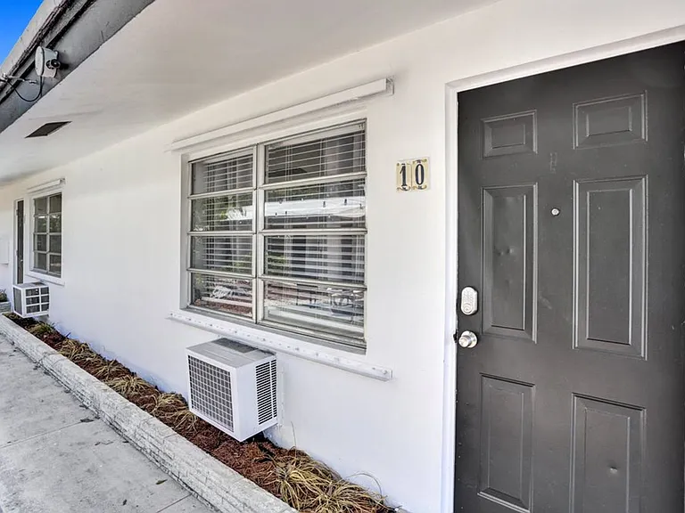 820 NE 16th Ave — Photo 15