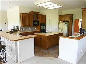 4th image of 757 Becky Ln