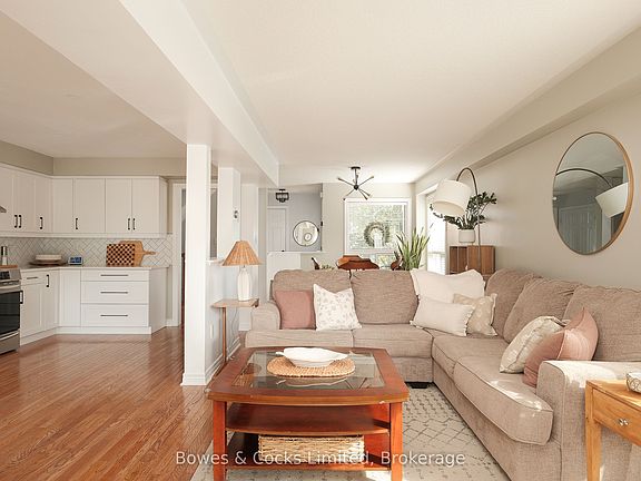 3rd image of 407 Spillsbury Dr